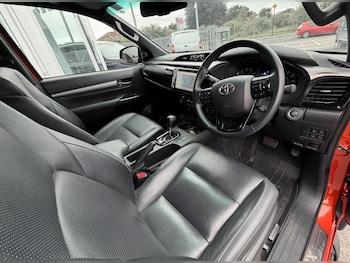 Used Toyota Hilux 2024 for sale - 79022327: Photo