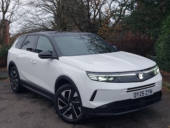 2025 - 1.2 Hybrid [136] Ultimate 5dr e-DCT6 [Fixed Roof]