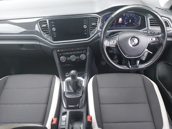 Used Volkswagen T-Roc 2018 for sale - 76451223: Photo