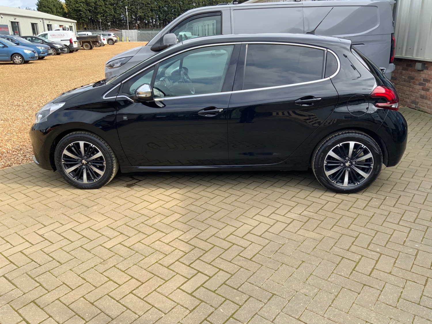 Used Peugeot 208 2019 for sale - 77864591: Photo 2
