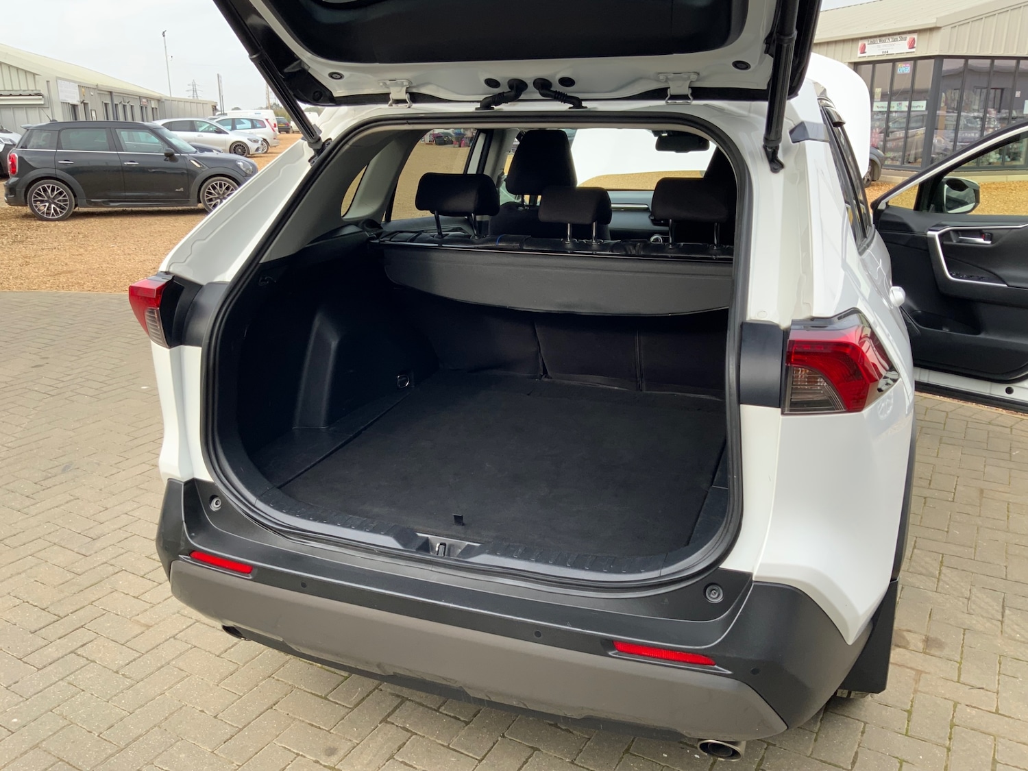 Used Toyota RAV4 2019 for sale - 76143908: Photo 17