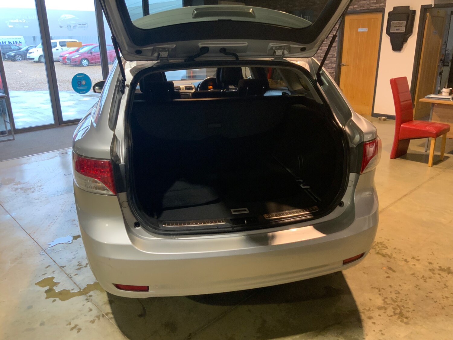 Used Toyota Avensis 2011 for sale - 77543346: Photo 11