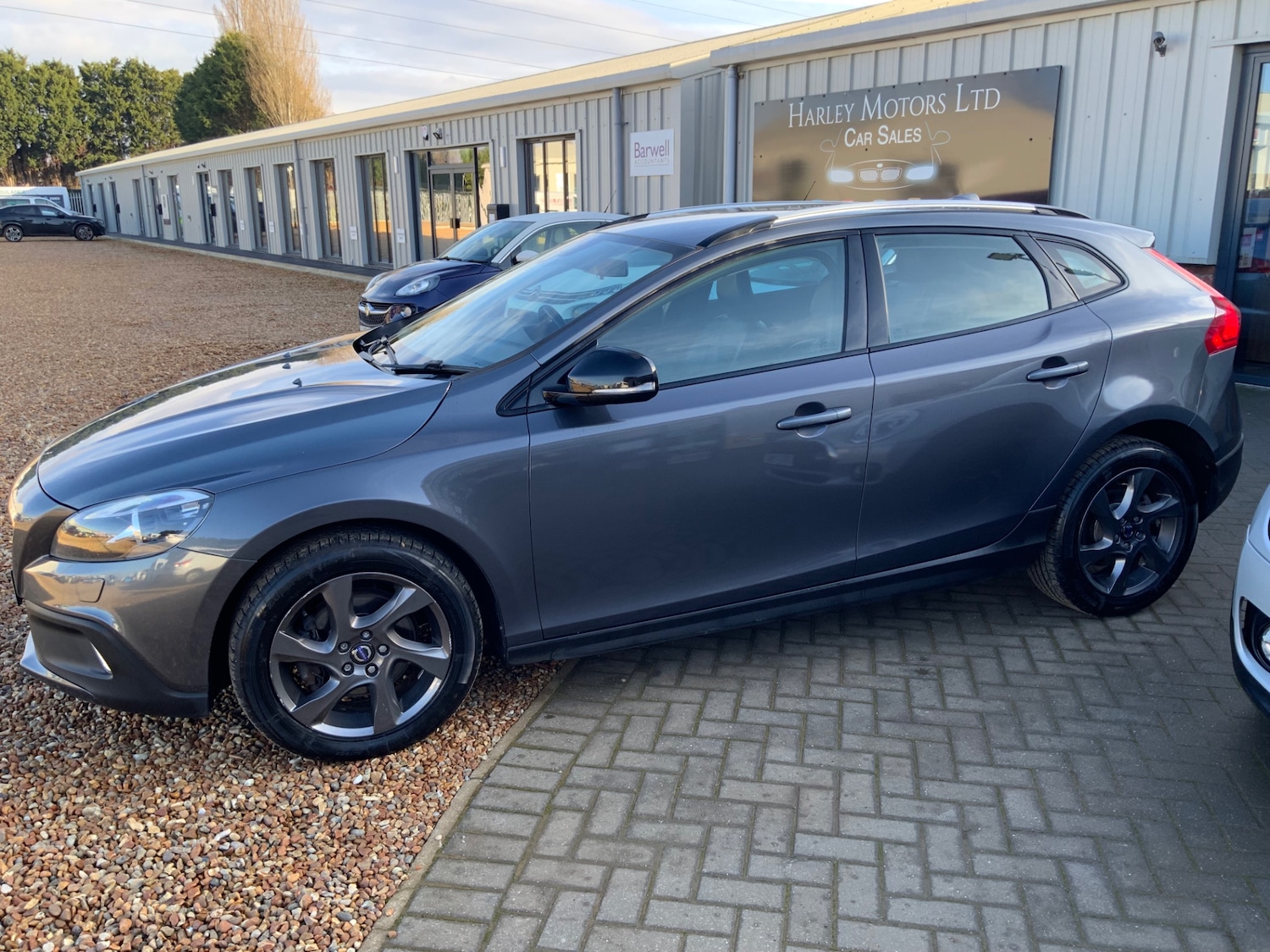 Used Volvo V40 2014 for sale - 77233816: Photo 2