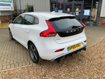 Used Volvo V40 2015 for sale - 77367997: Photo