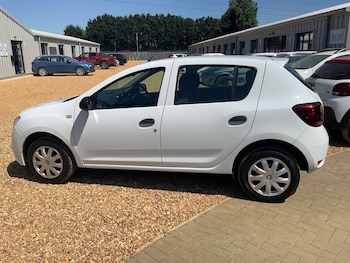 Used Dacia Sandero 2017 for sale - 79082033: Photo