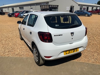 Used Dacia Sandero 2017 for sale - 79082033: Photo