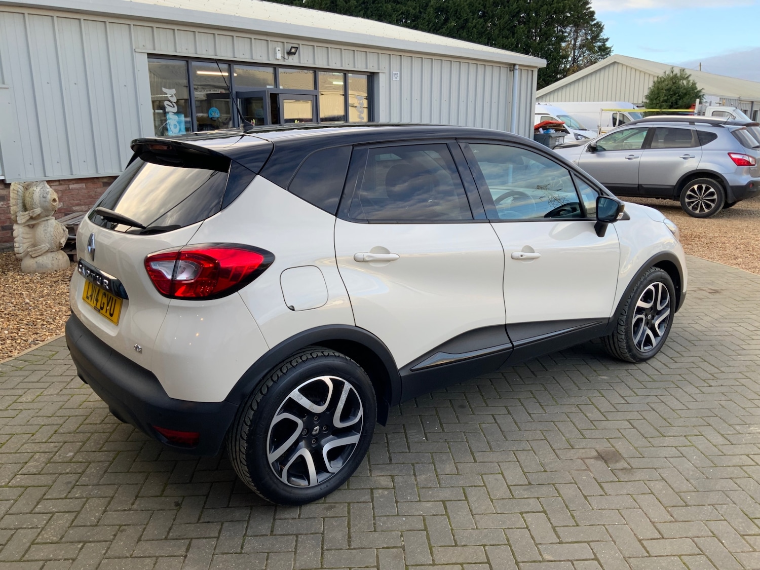 Used Renault Captur 2014 for sale - 76366667: Photo 2