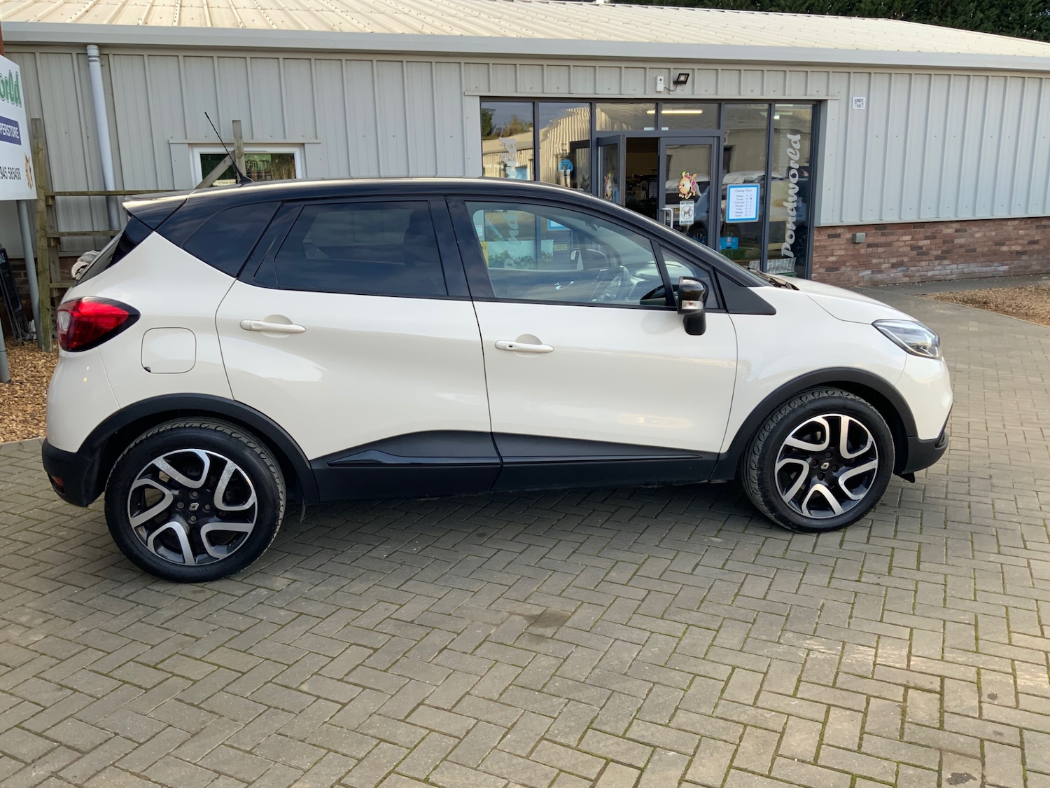Used Renault Captur 2014 for sale - 76366667: Photo 3
