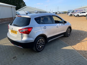 Used Suzuki SX4 S-Cross 2015 for sale - 76104572: Photo 3