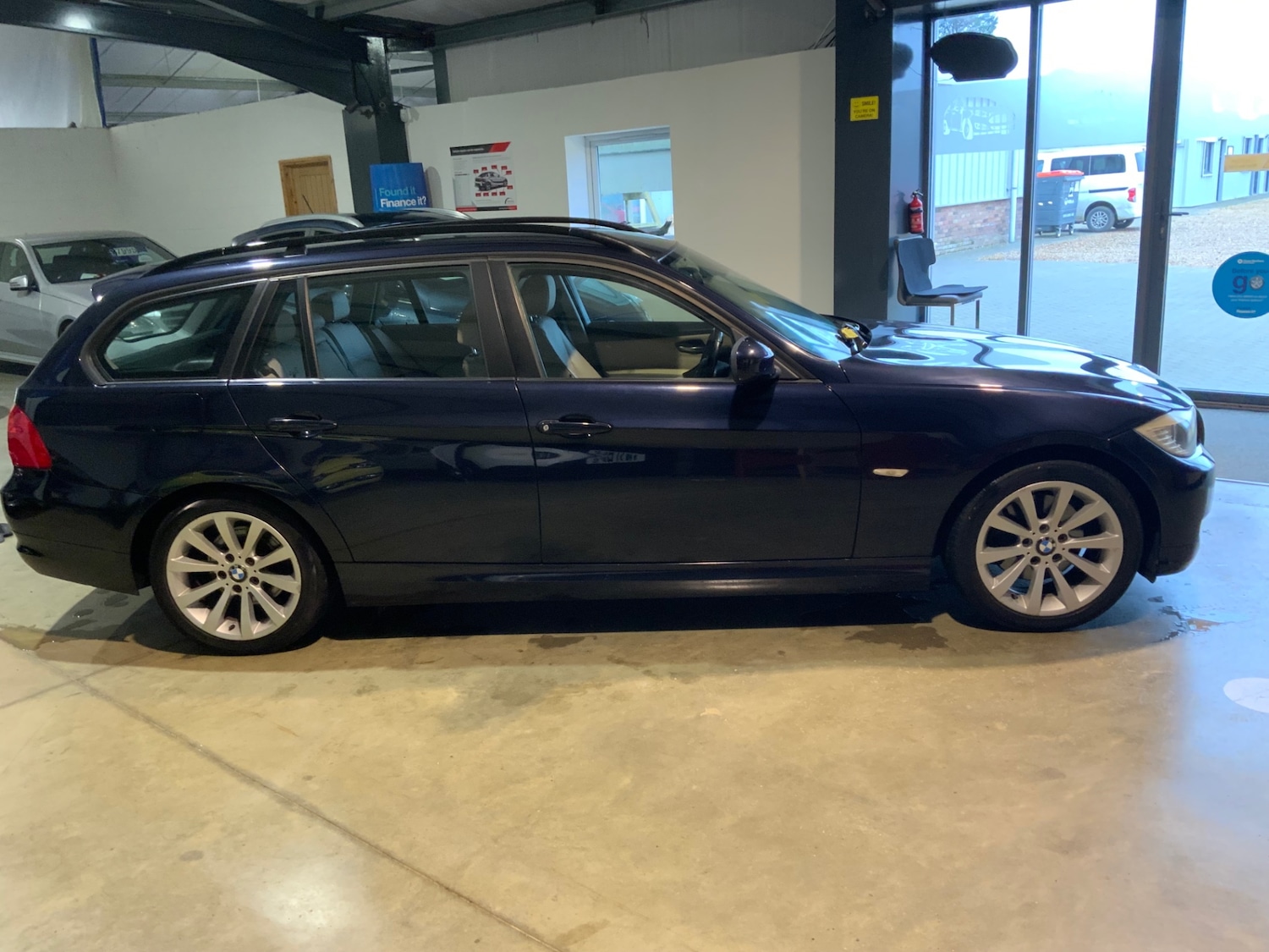 Used BMW 3 Series 2009 for sale - 77789100: Photo 2