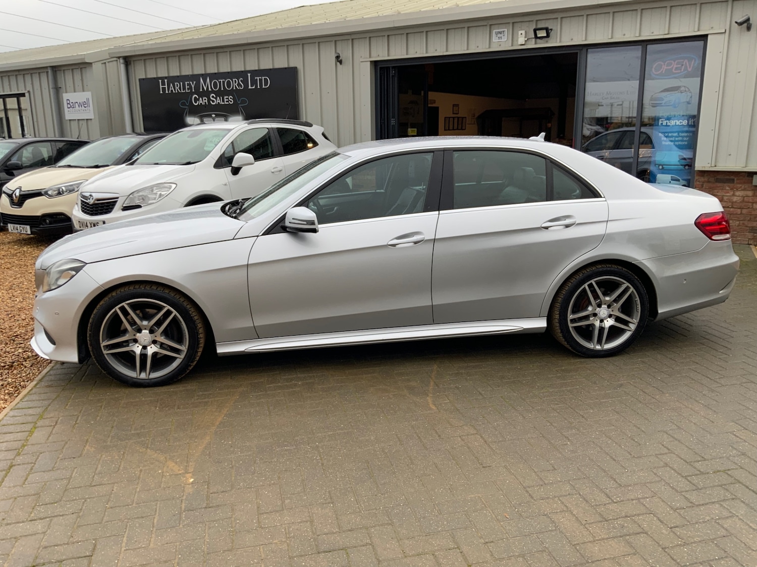 Used Mercedes-Benz E Class 2014 for sale - 76612593: Photo 5