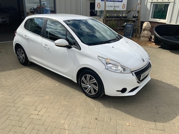 Peugeot - 208