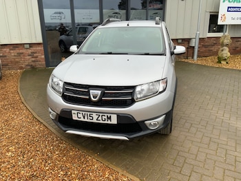 Used Dacia Sandero Stepway 2015 for sale - 77506020: Photo