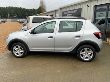 Used Dacia Sandero Stepway 2015 for sale - 77506020: Photo
