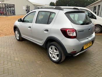 Used Dacia Sandero Stepway 2015 for sale - 77506020: Photo