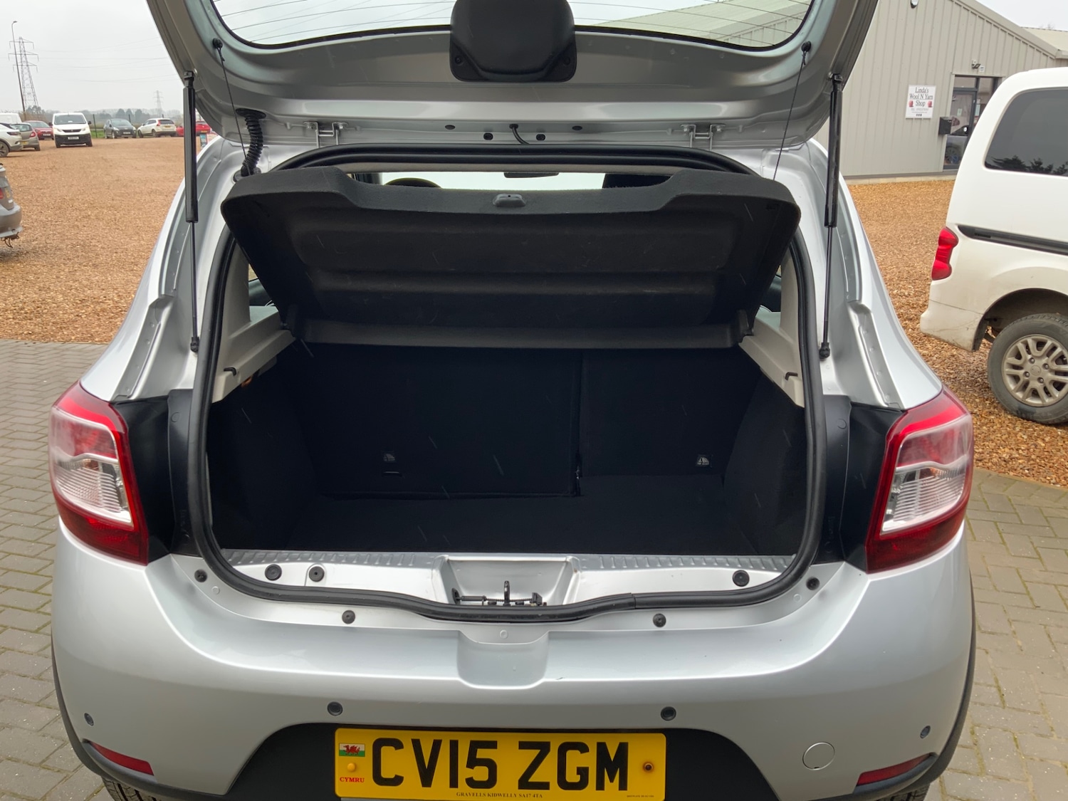 Used Dacia Sandero Stepway 2015 for sale - 77506020: Photo 8