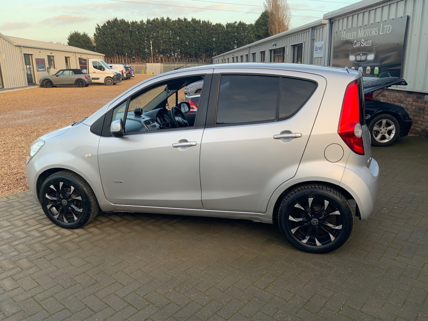 Used Vauxhall Agila 2010 for sale - 77170739: Photo 2