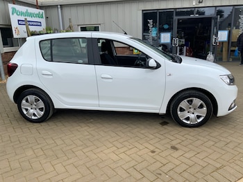 Used Dacia Sandero 2017 for sale - 78267461: Photo