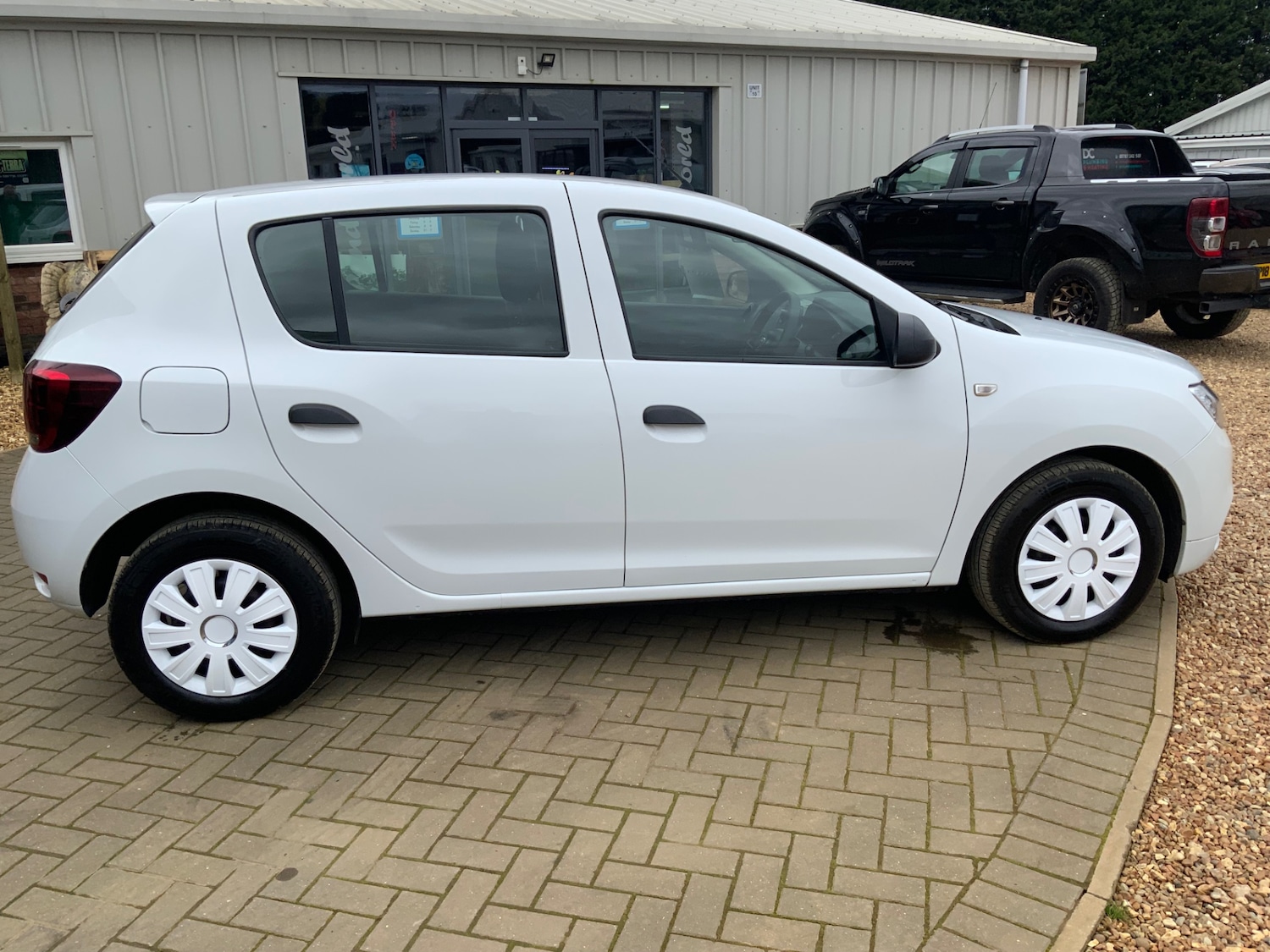 Used Dacia Sandero 2017 for sale - 77997303: Photo 2