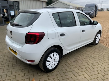 Used Dacia Sandero 2017 for sale - 77997303: Photo
