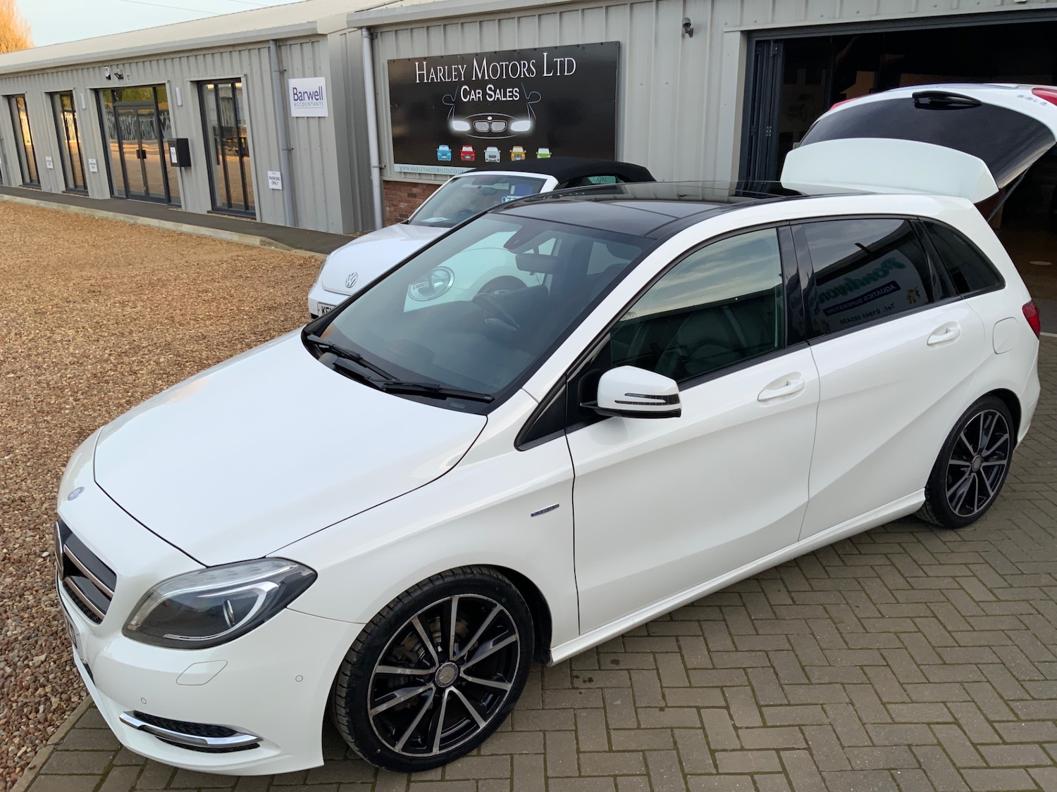 Used Mercedes-Benz B Class 2012 for sale - 77877641: Photo 2