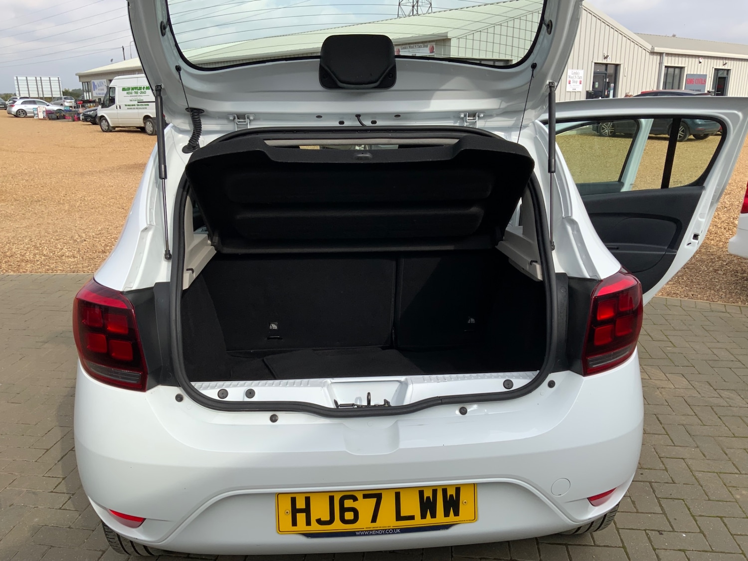 Used Dacia Sandero 2017 for sale - 76142637: Photo 13