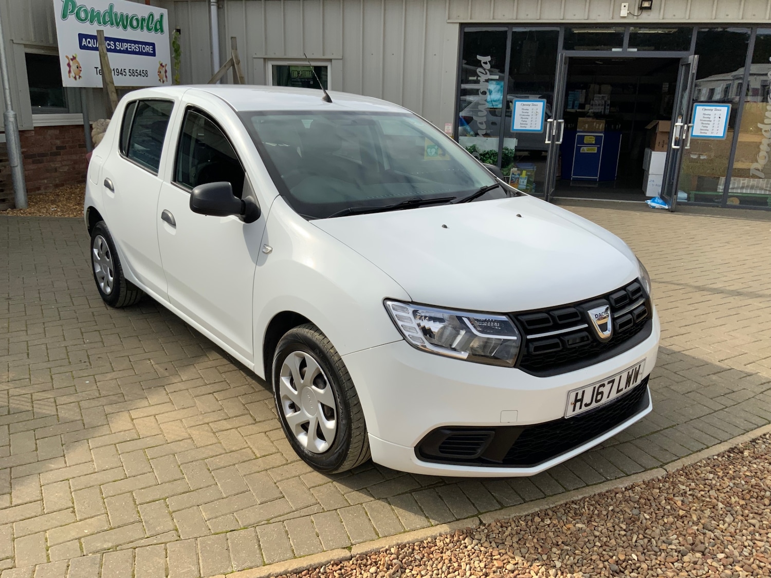 Used Dacia Sandero 2017 for sale - 76142637: Photo 2