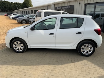 Used Dacia Sandero 2017 for sale - 76142637: Photo 4