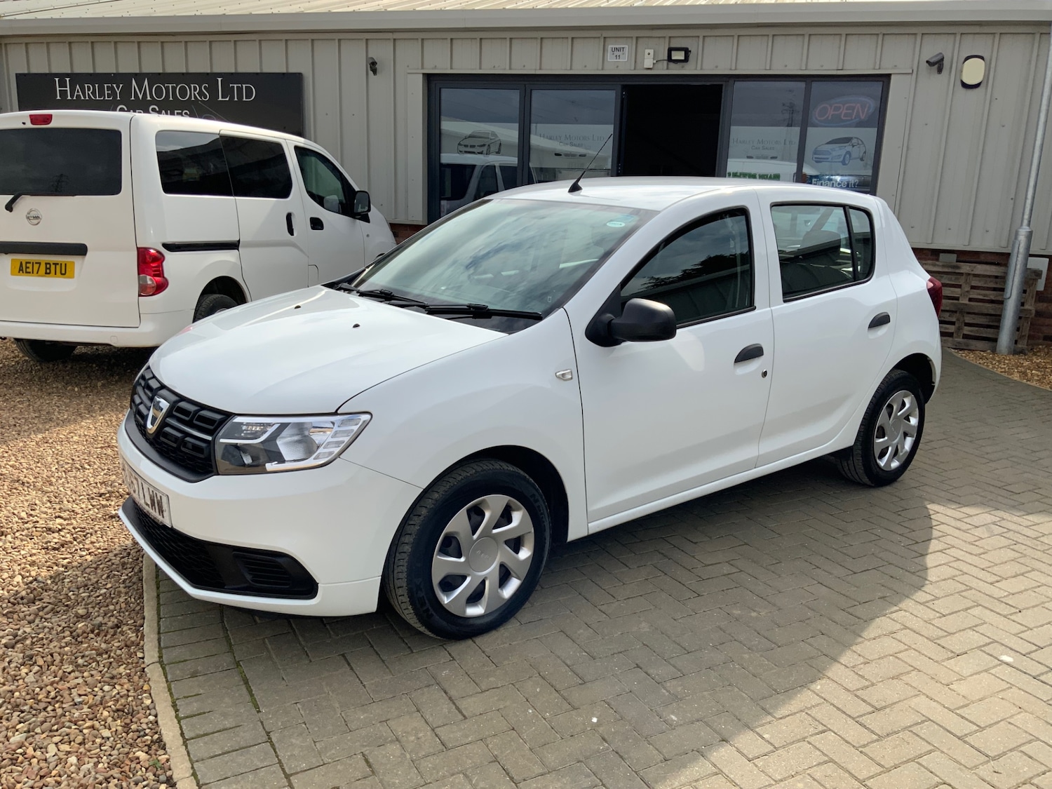 Used Dacia Sandero 2017 for sale - 76142637: Photo 6