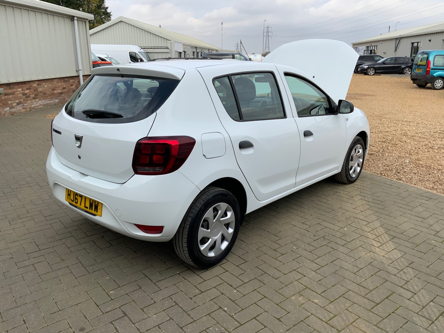 Used Dacia Sandero 2017 for sale - 76142637: Photo 9