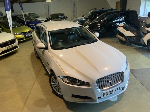 Used Jaguar XF 2015 for sale - 75692213: Photo 2