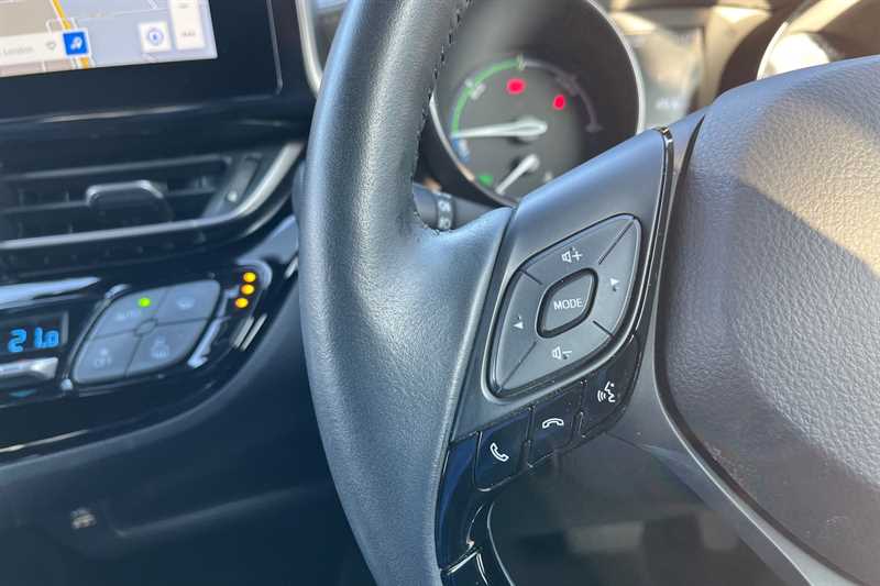 Used Toyota C-HR 2023 for sale - 77755854: Photo 17