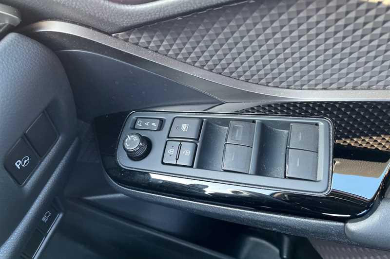 Used Toyota C-HR 2023 for sale - 77755854: Photo 18