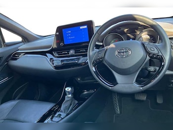 Used Toyota C-HR 2023 for sale - 77755854: Photo