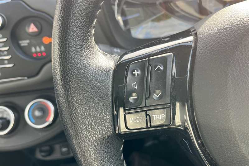 Used Toyota Yaris 2019 for sale - 76760851: Photo 17