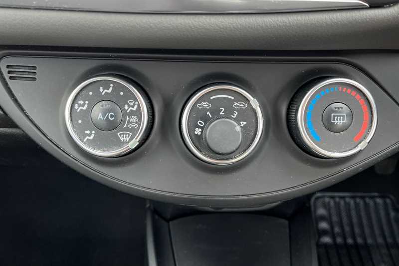 Used Toyota Yaris 2018 for sale - 76754809: Photo 12