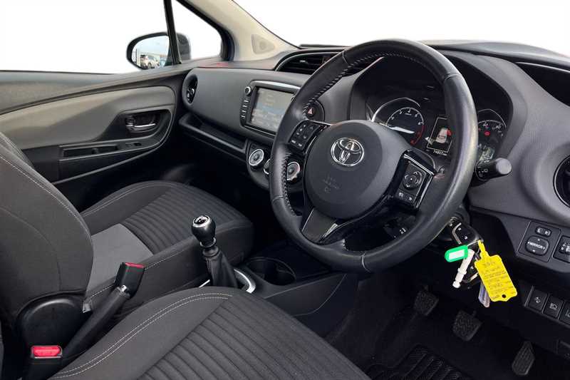 Used Toyota Yaris 2018 for sale - 76754809: Photo 8