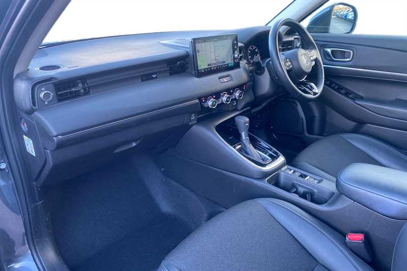 Used Honda HR-V 2023 for sale - 76760848: Photo 2