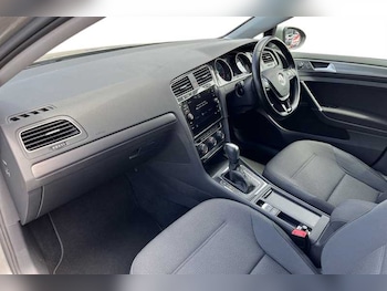 Used Volkswagen Golf 2019 for sale - 78743310: Photo