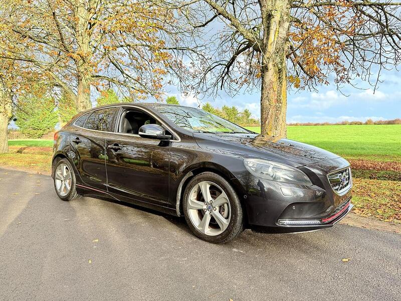 Used Volvo V40 for sale - 76496961: Photo 1