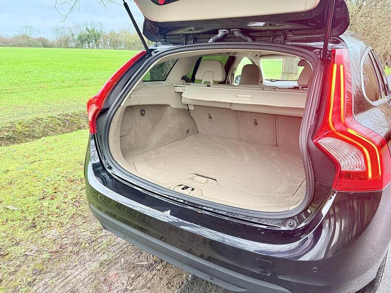 Used Volvo V60 2025 for sale - 77264080: Photo 35