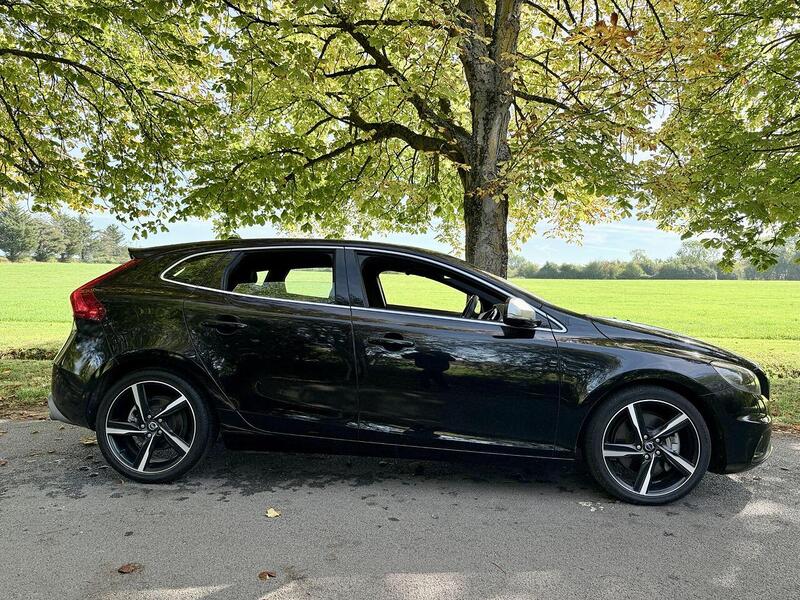 Used Volvo V40 for sale - 76114942: Photo 2