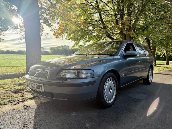Used Volvo V70 2025 for sale - 75307514: Photo 2