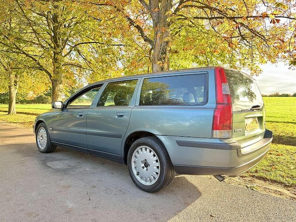 Used Volvo V70 2025 for sale - 75307514: Photo 3