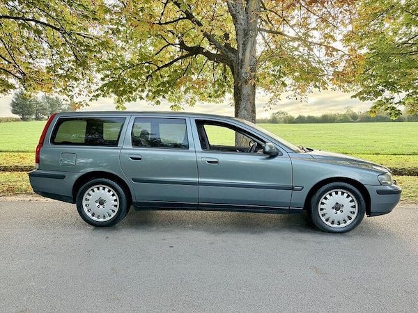 Used Volvo V70 2025 for sale - 75307514: Photo 9
