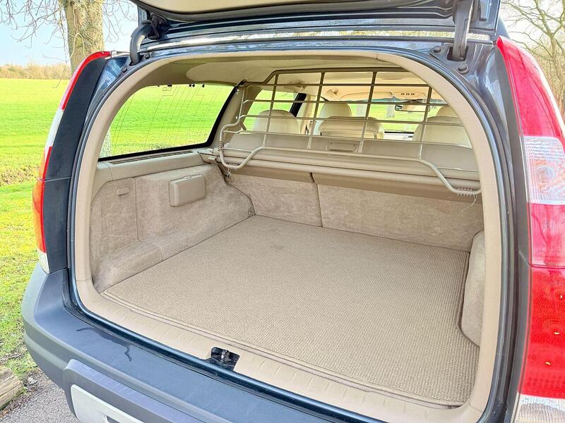 Used Volvo XC70 for sale - 77675260: Photo 29