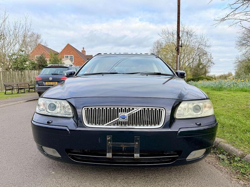 Used Volvo V70 for sale - 78065113: Photo 2