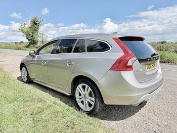 Used Volvo V60 2011 for sale - 78710725: Photo