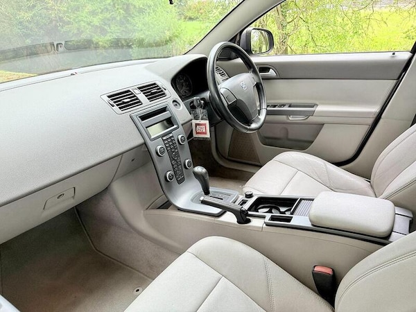Used Volvo S40 2010 for sale - 76197272: Photo 10
