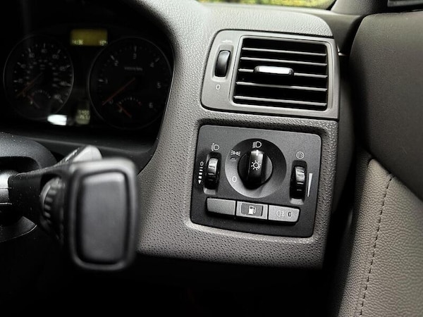 Used Volvo S40 2010 for sale - 76197272: Photo 17